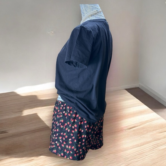 Victoria's Secret Women's‎ Small Pajama Set  Floral Logo Tee & Shorts Strawberry - Picture 4 of 10